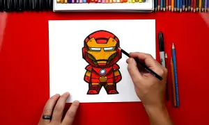 Kolorowy iron man rysunek dla dzieci. Rysunek powstaje przy użyciu kredek i ołówków.