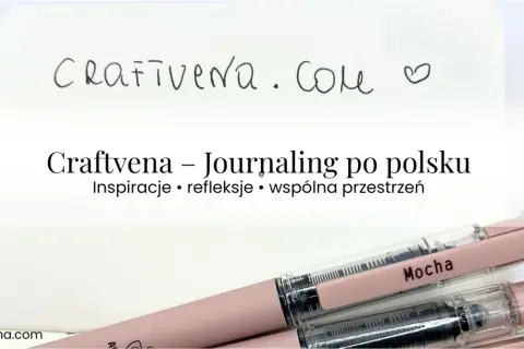Craftvena - Journaling po polsku. Inspiracje, refleksje, wspólna przestrzeń. Jak zacząć? Dwa różowe pisaki leżą na białej kartce.