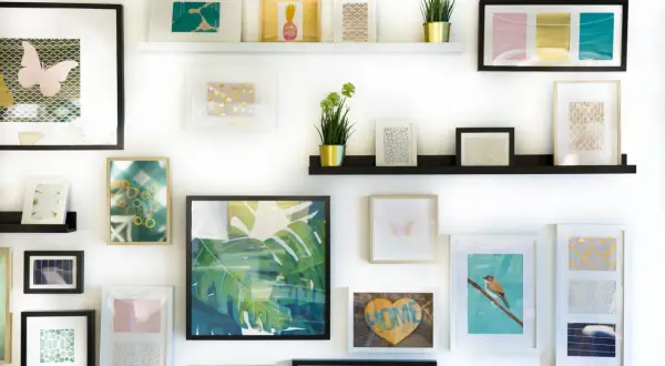Galeria obrazów DIY: motyl, ananas, liście, ptak i serce z napisem "HOME".