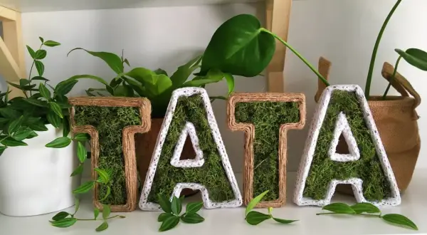Litery "TATA" z mchu i sznurka, piękny prezent dla taty od dziecka z papieru.