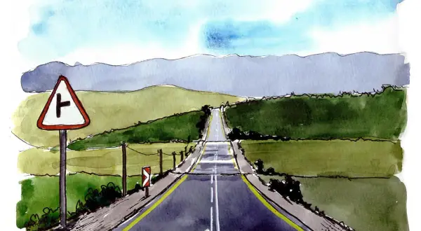 Akwarelowy **urban sketching** drogi prowadzącej przez zielone wzgórza pod błękitnym niebem. Znak drogowy ostrzega przed skrzyżowaniem.