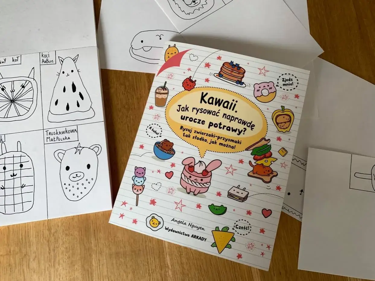 Książka "Kawaii. Jak rysować naprawdę urocze potrawy?" otoczona słodkimi rysunkami zwierząt i jedzenia.