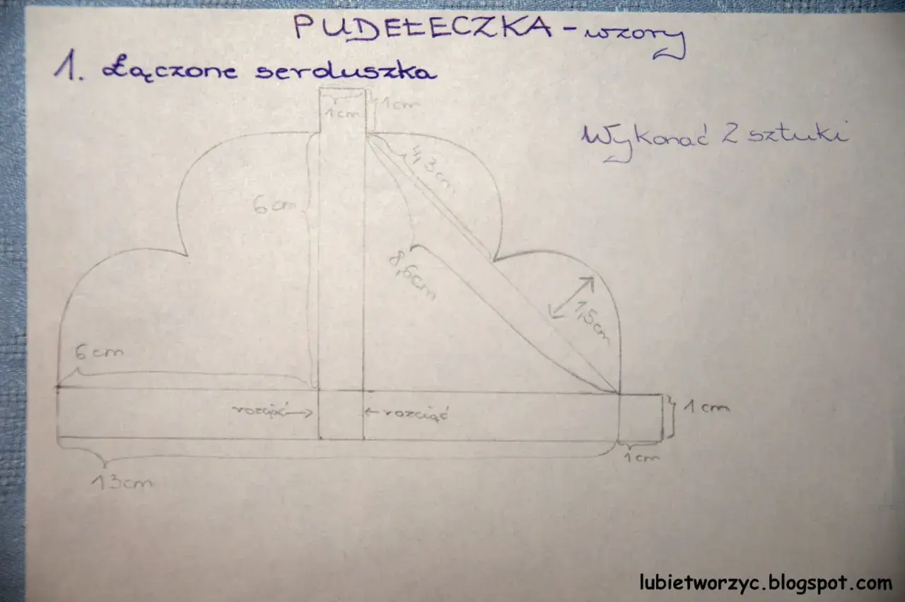 Wzór do druku: połączone serduszka, wymiary 13cm x 6cm, do wykonania 2 sztuki.