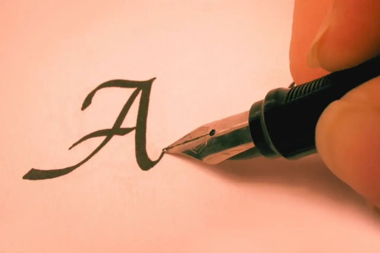 Eleganckie hand lettering litery