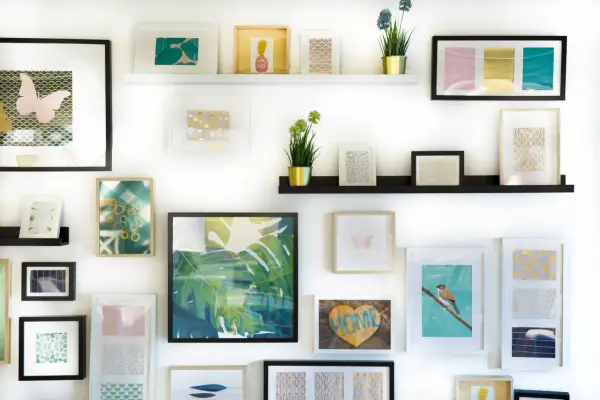 Galeria obrazów DIY: motyl, ananas, liście, ptak i serce z napisem "HOME".